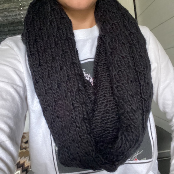 Scarf - Picture 4 of 4